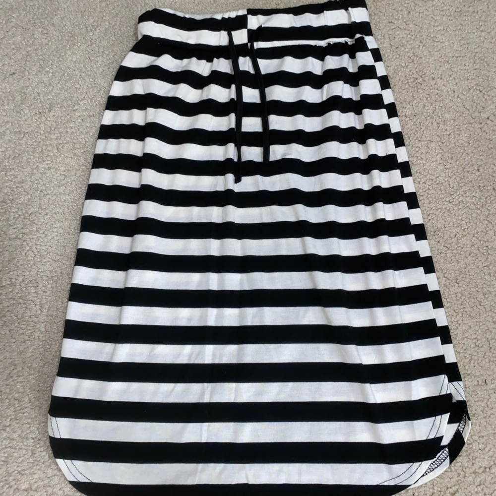 Woman’s size small knee length skirt